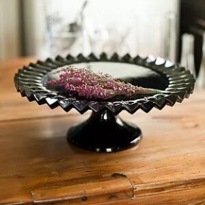 CAKE STANDS, PLATTERS & TRAYS